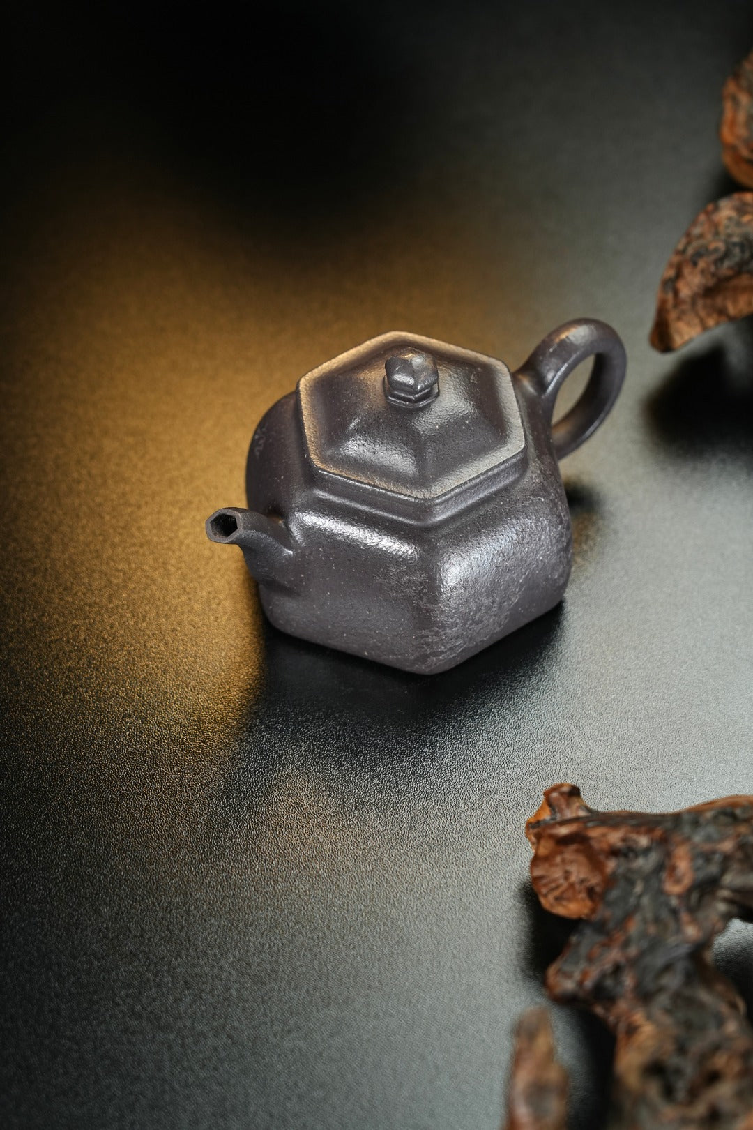 【耿浩方壶 礼藏双绝】紫砂80后方器巨匠·耿浩巅峰之作《六方怀隐壶》原矿极品天清泥·190cc