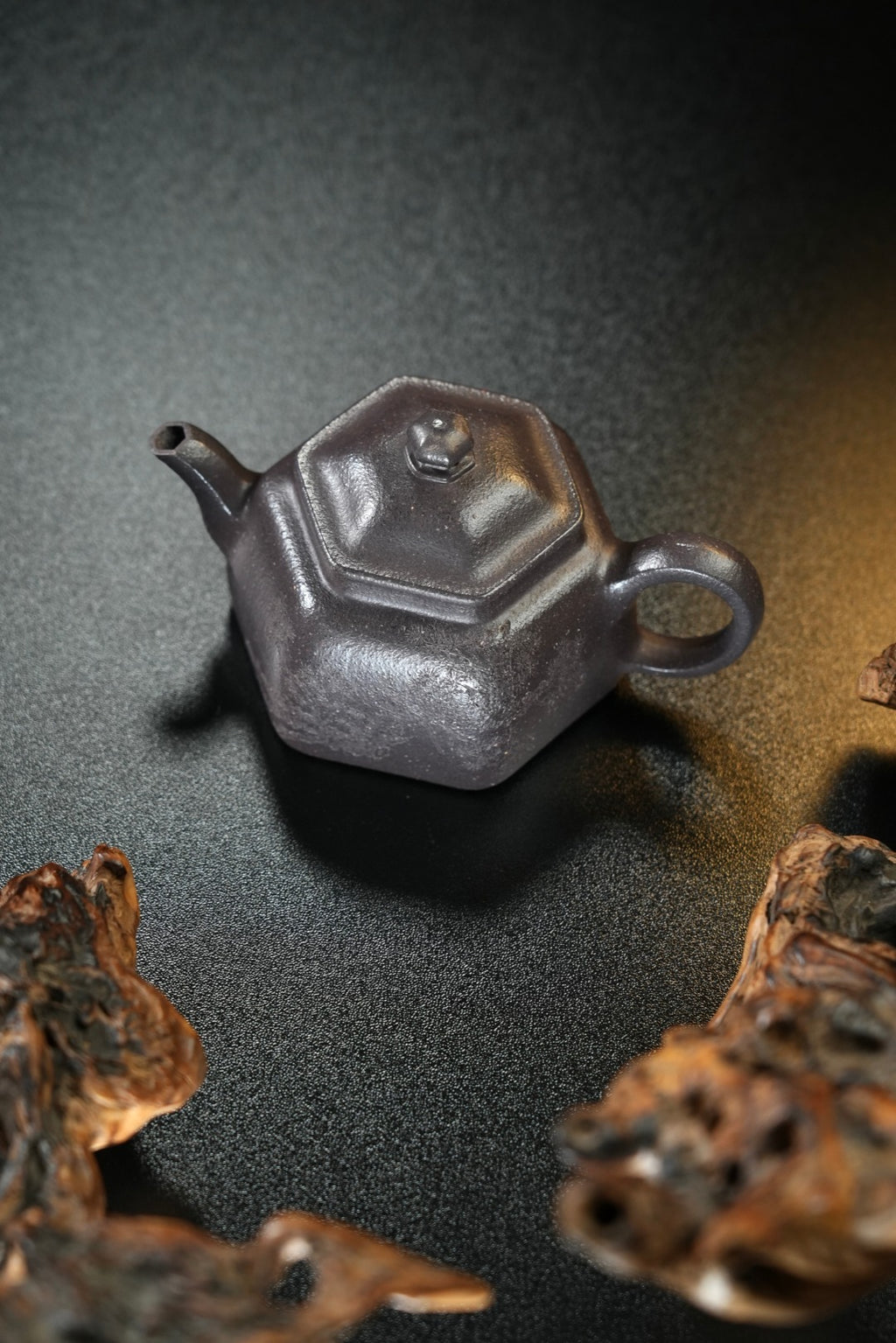 【耿浩方壶 礼藏双绝】紫砂80后方器巨匠·耿浩巅峰之作《六方怀隐壶》原矿极品天清泥·190cc