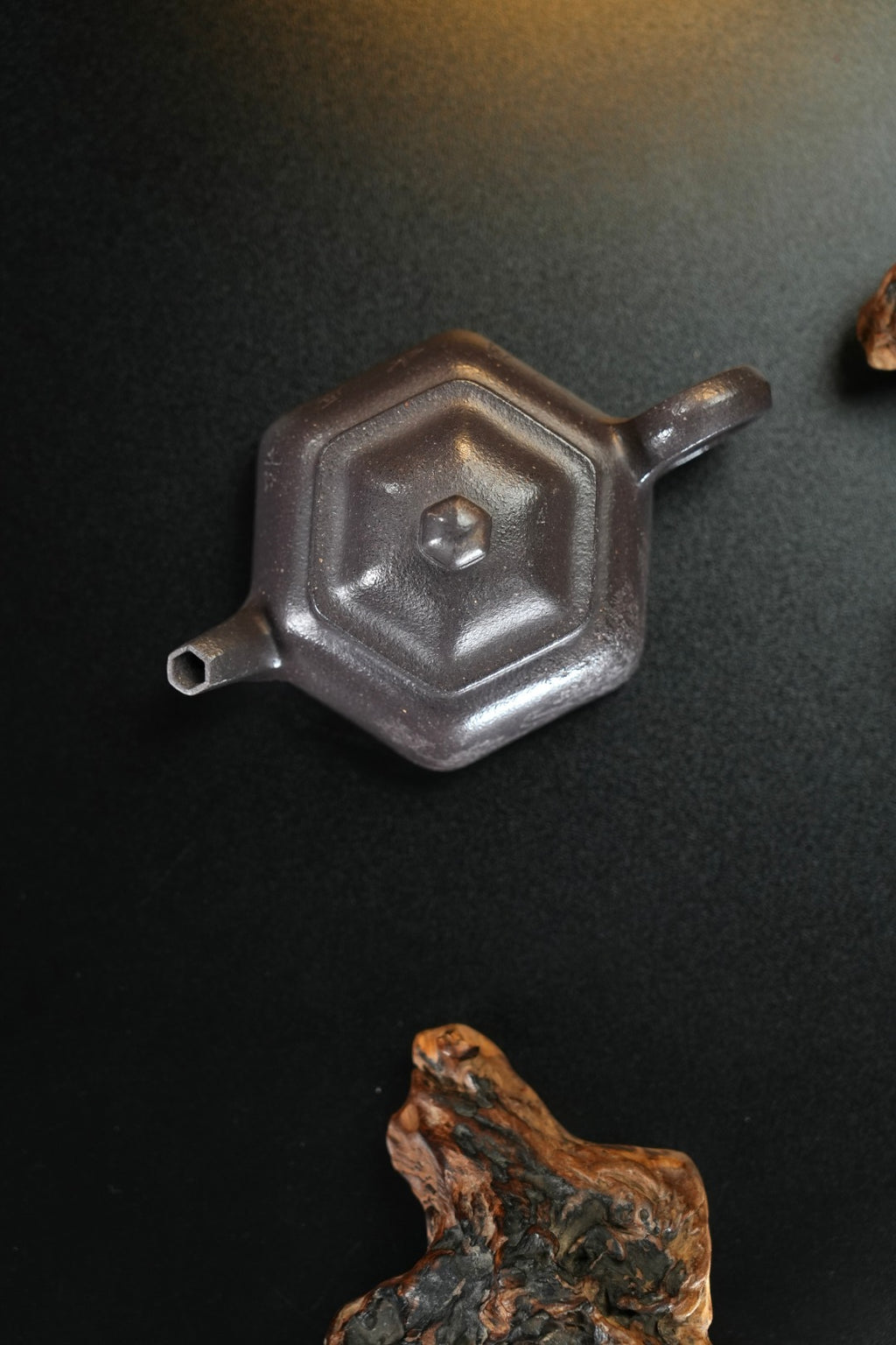 【耿浩方壶 礼藏双绝】紫砂80后方器巨匠·耿浩巅峰之作《六方怀隐壶》原矿极品天清泥·190cc