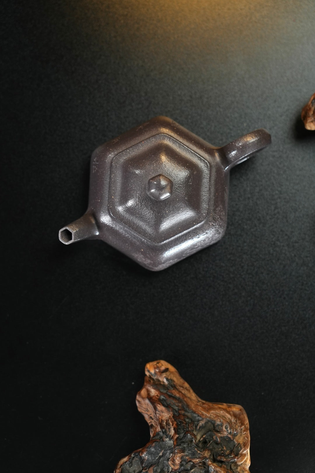 【耿浩方壶 礼藏双绝】紫砂80后方器巨匠·耿浩巅峰之作《六方怀隐壶》原矿极品天清泥·190cc