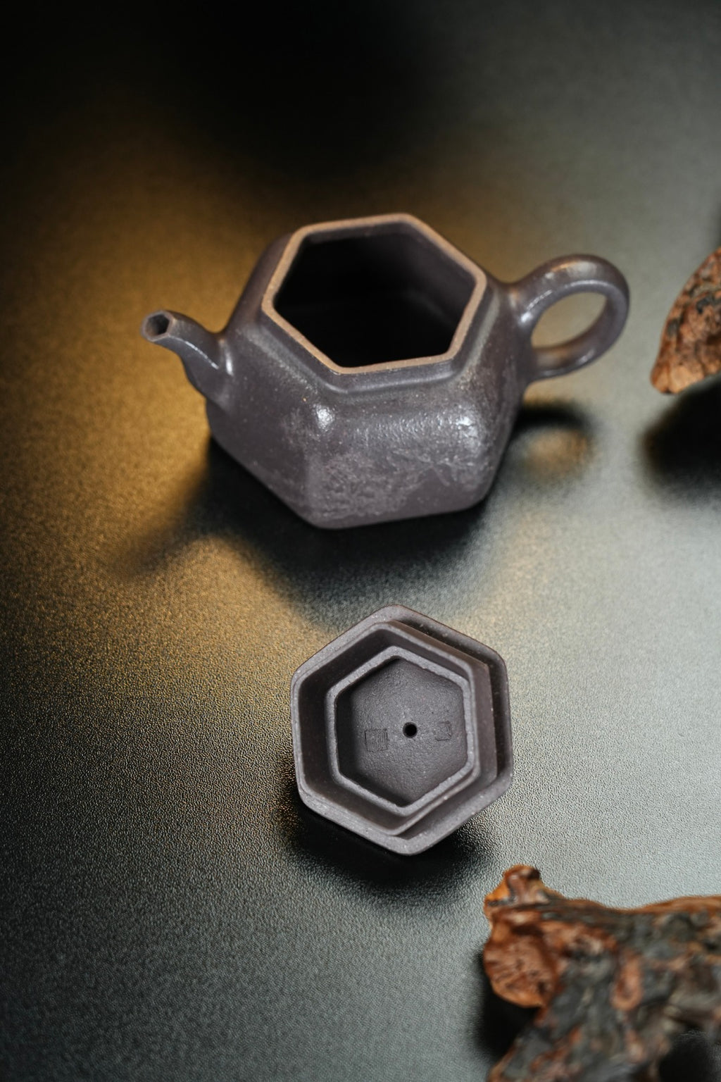 【耿浩方壶 礼藏双绝】紫砂80后方器巨匠·耿浩巅峰之作《六方怀隐壶》原矿极品天清泥·190cc