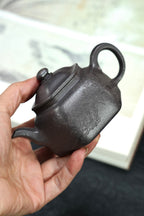 【耿浩方壶 礼藏双绝】紫砂80后方器巨匠·耿浩巅峰之作《六方怀隐壶》原矿极品天清泥·190cc