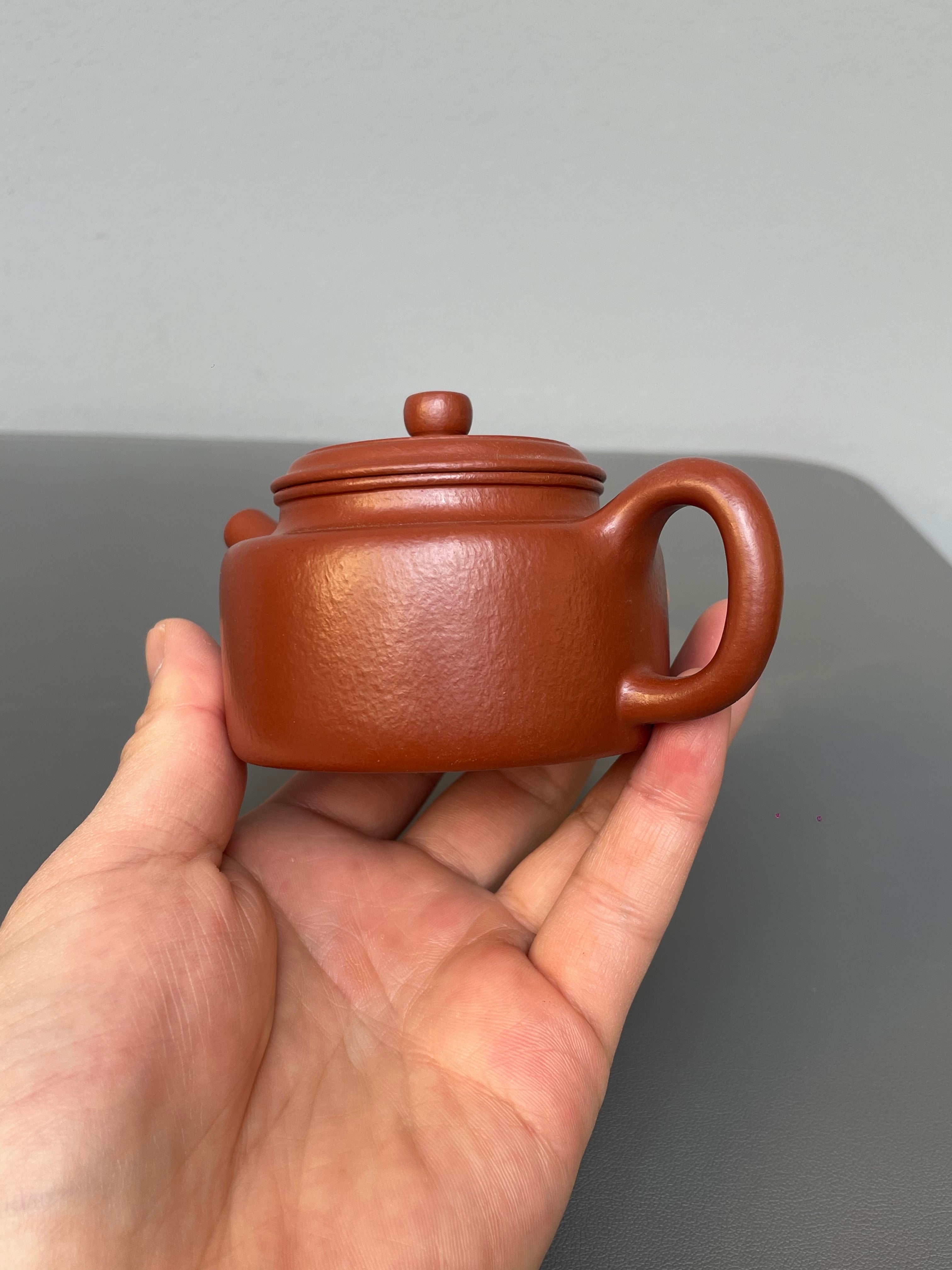 范泽锋大师高徒·省大师邱爽紫砂潜力重器【德钟壶】原矿优质粗砂朱泥·110cc