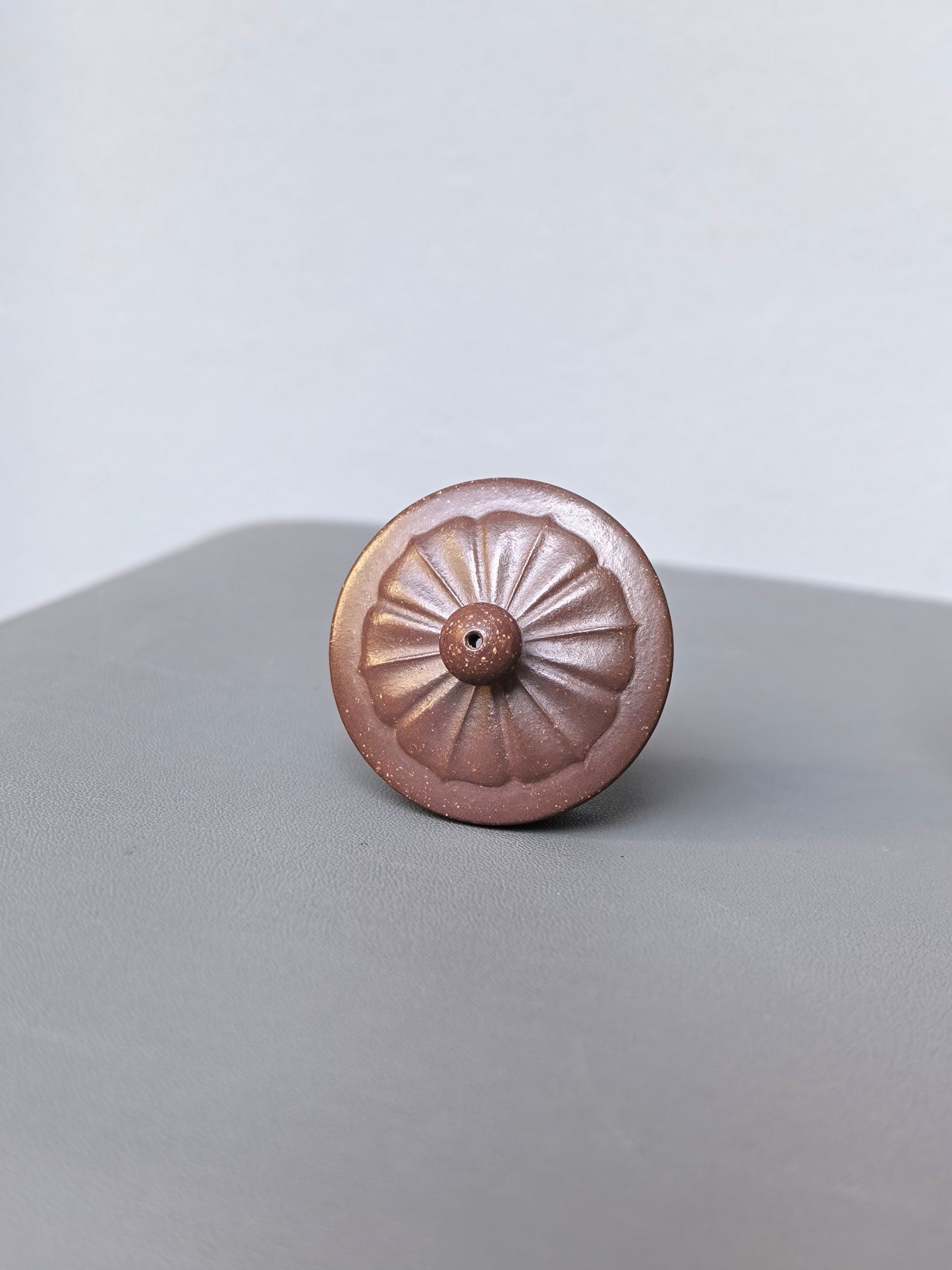 储立之大师｜中国陶瓷艺术终身成就奖获得者｜典藏重器【菱花橄榄壶】原矿优质紫玉金砂·300cc