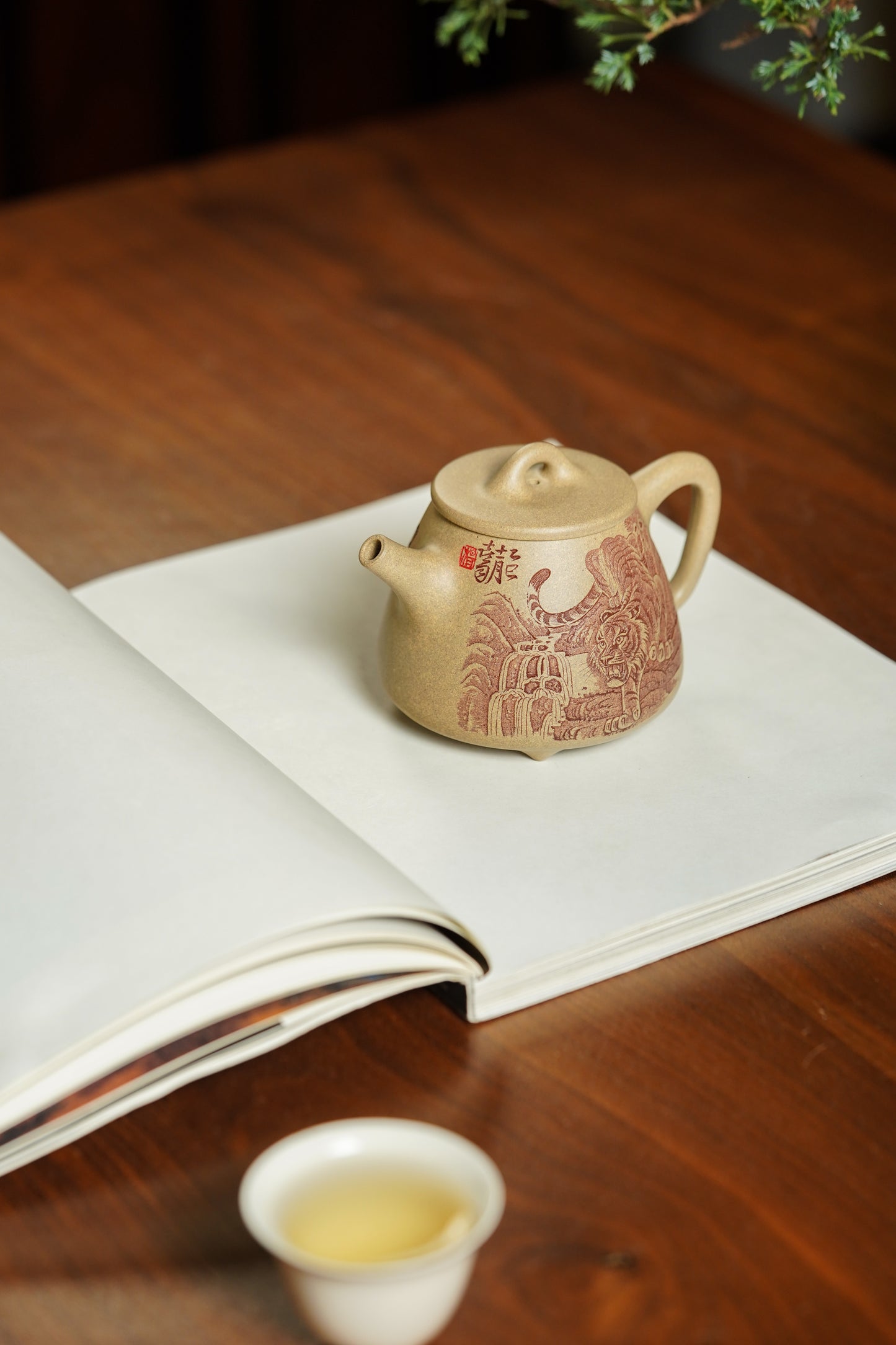 中华神刀·刻绘巅峰 杨喜雨大师陶刻巅峰臻品《高石瓢壶》原矿极品段泥·230cc