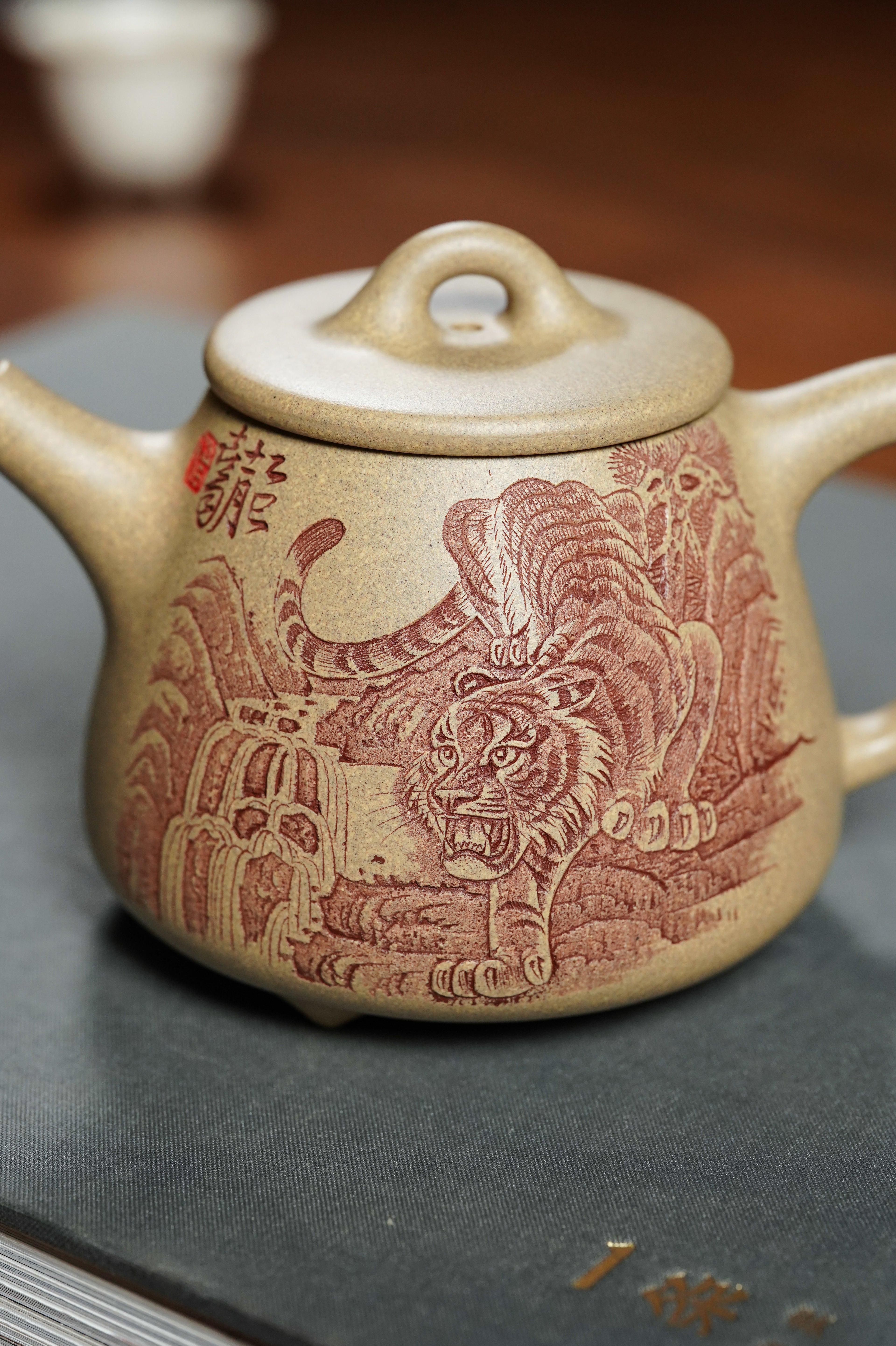 中华神刀·刻绘巅峰 杨喜雨大师陶刻巅峰臻品《高石瓢壶》原矿极品段泥·230cc