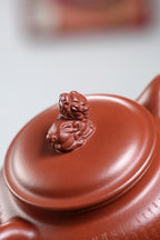《瑞兽仿古》 作者 高建中 研究员级高级工艺美术师 原矿极品龙血砂，400cc，菱形9孔出水
