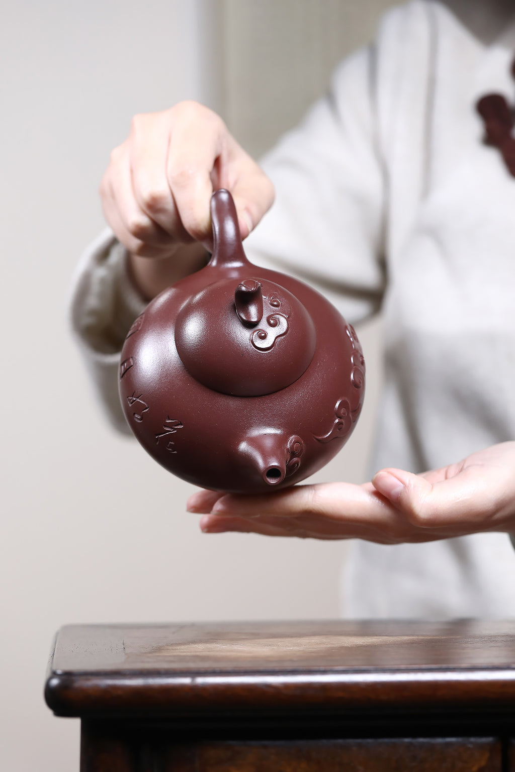 研高经典之：星月菩提 泥料：极品紫泥 容量：400cc 作者：韩小虎 研究员级高级工艺美术师
