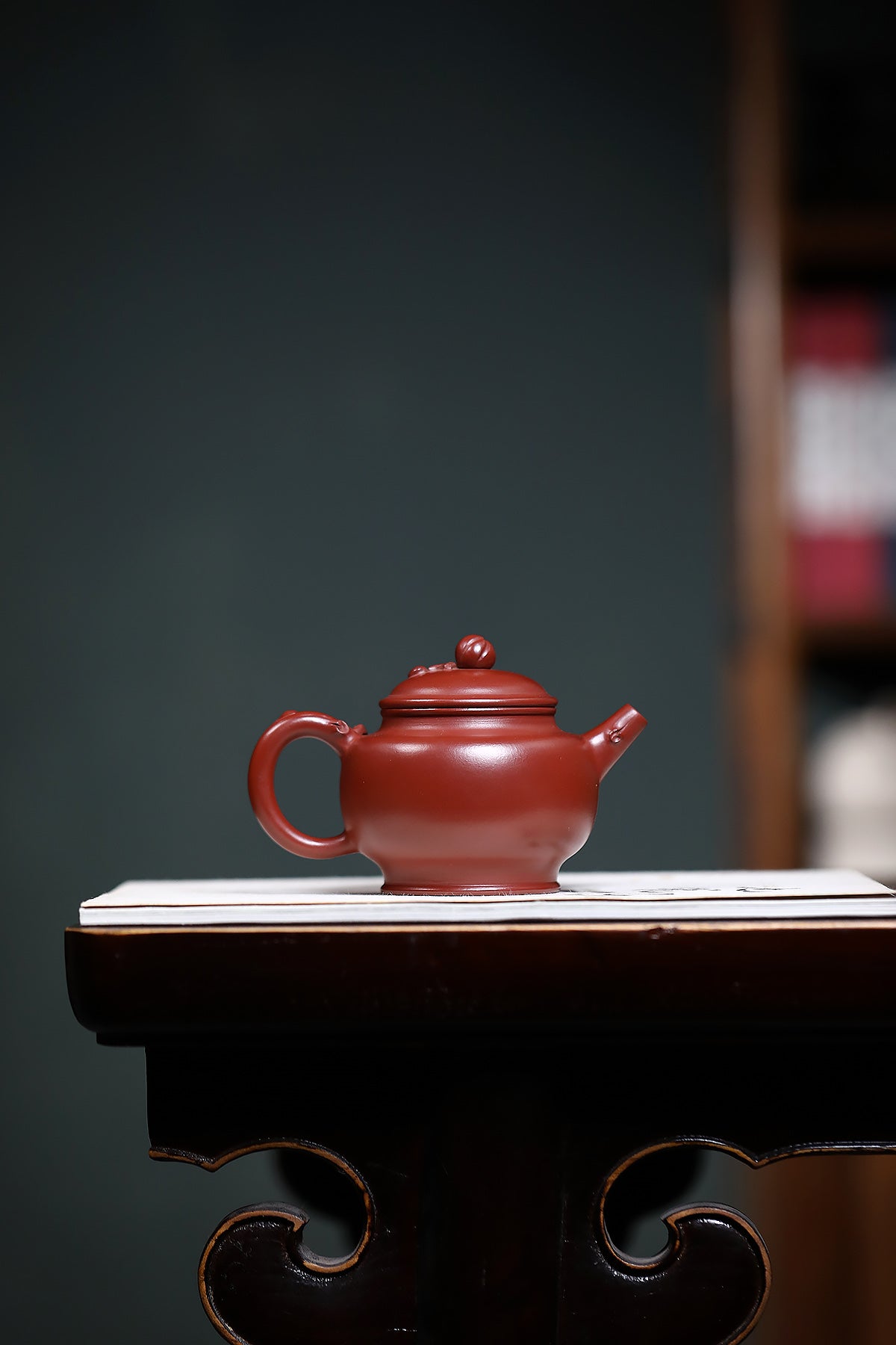 研高经典之：宫灯 泥料：极品大红袍 容量：220cc 作者：韩小虎 研究员级高级工艺美术师
