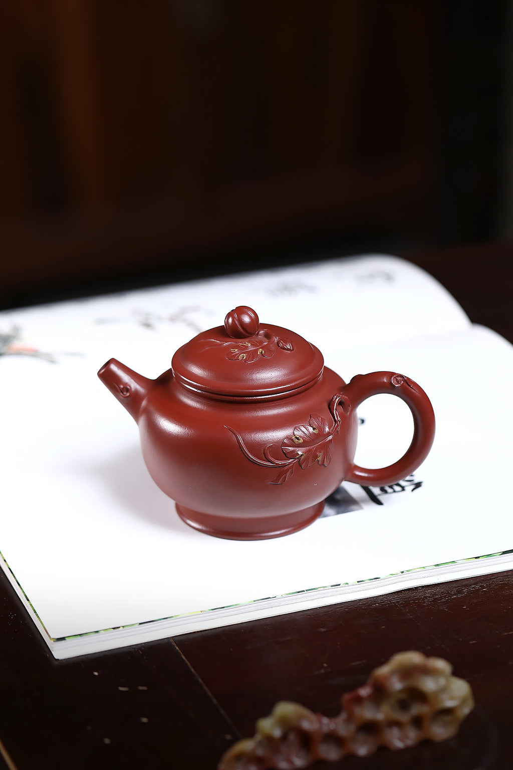研高经典之：宫灯 泥料：极品大红袍 容量：220cc 作者：韩小虎 研究员级高级工艺美术师
