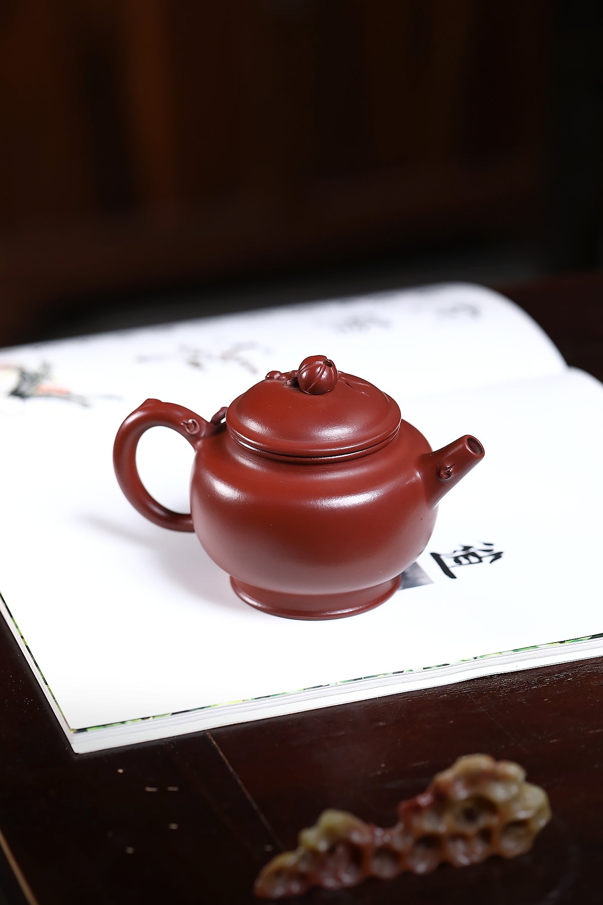 研高经典之：宫灯 泥料：极品大红袍 容量：220cc 作者：韩小虎 研究员级高级工艺美术师