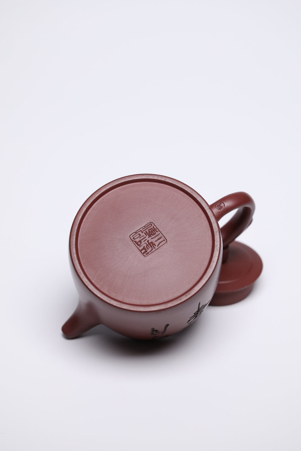 研高经典之作【井栏】 泥料：极品龙血砂 容量  380cc 作者：韩小虎 研究员级高级工艺美术师
