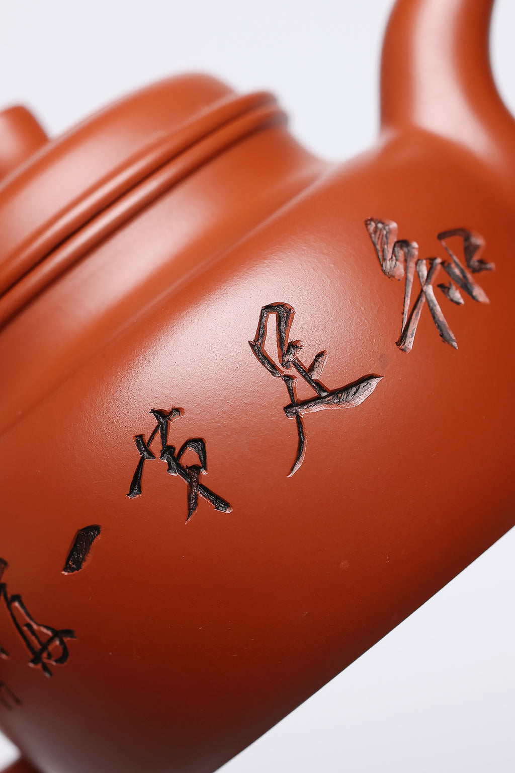 研高经典之作【大蕴德钟】 泥料：极品大红袍 容量 620cc 作者：韩小虎 研究员级高级工艺美术师