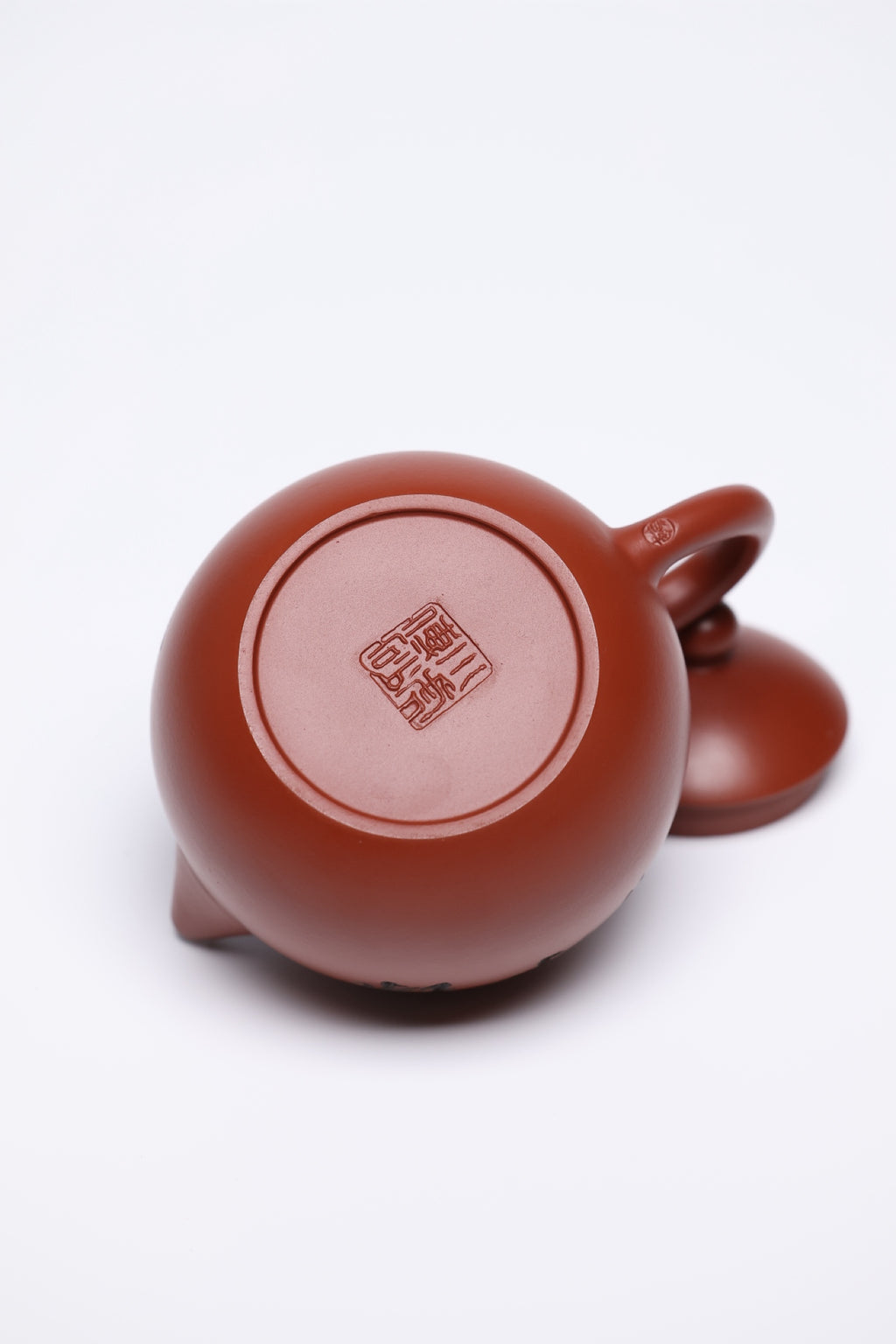 研高经典之作【龙蛋】 泥料：极品大红袍 容量 320cc 作者：韩小虎 研究员级高级工艺美术师