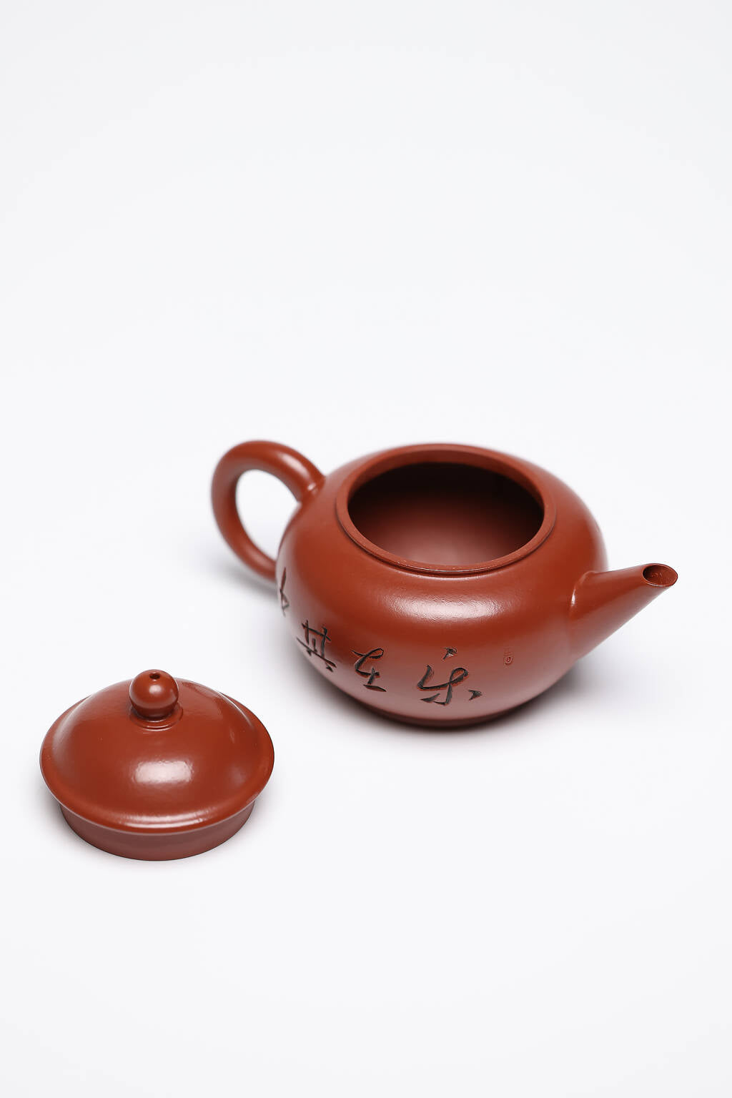 研高经典之作【水平】 泥料：极品大红袍 容量 150cc 作者：韩小虎 研究员级高级工艺美术师