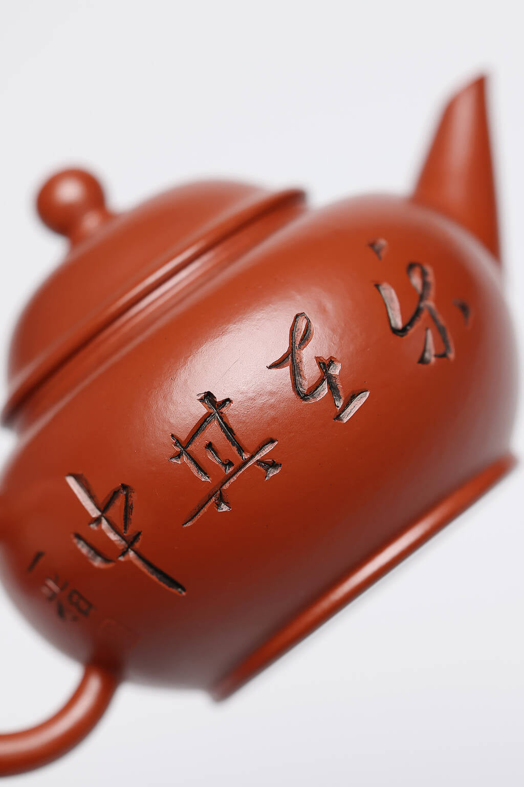 研高经典之作【水平】 泥料：极品大红袍 容量 150cc 作者：韩小虎 研究员级高级工艺美术师