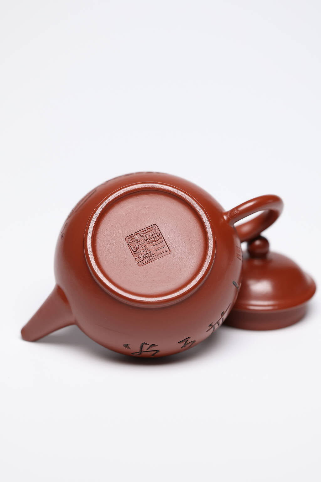 研高经典之作【水平】 泥料：极品大红袍 容量 150cc 作者：韩小虎 研究员级高级工艺美术师
