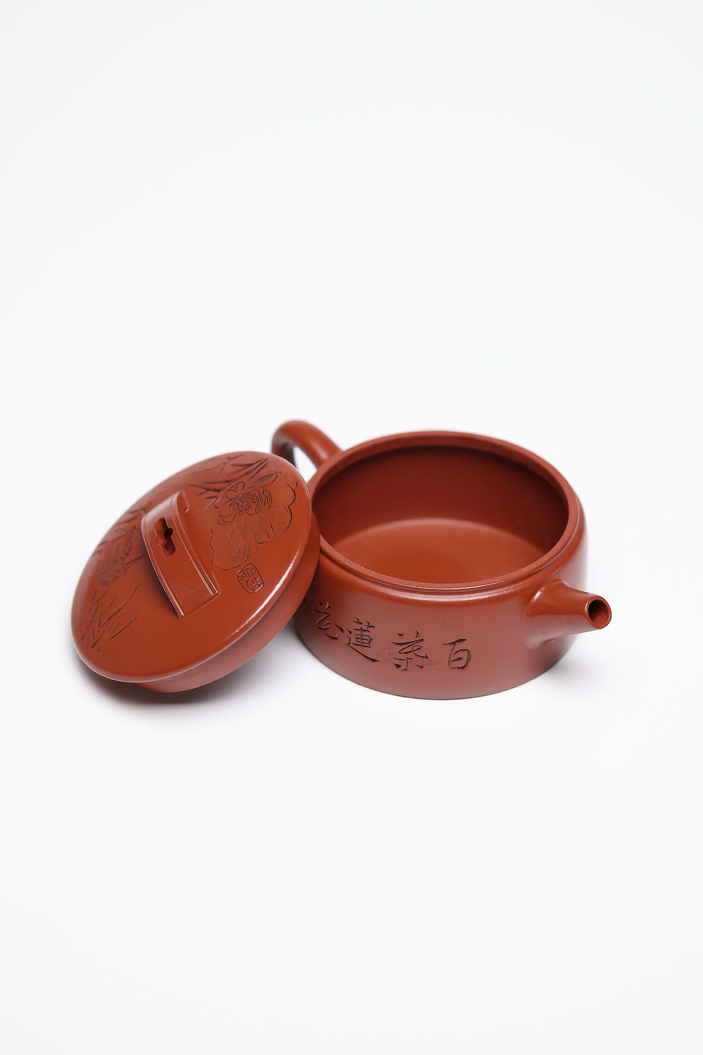 研高经典之作【大红袍】 泥料：极品大红袍 容量：160cc 作者：韩小虎 研究员级高级工艺美术师