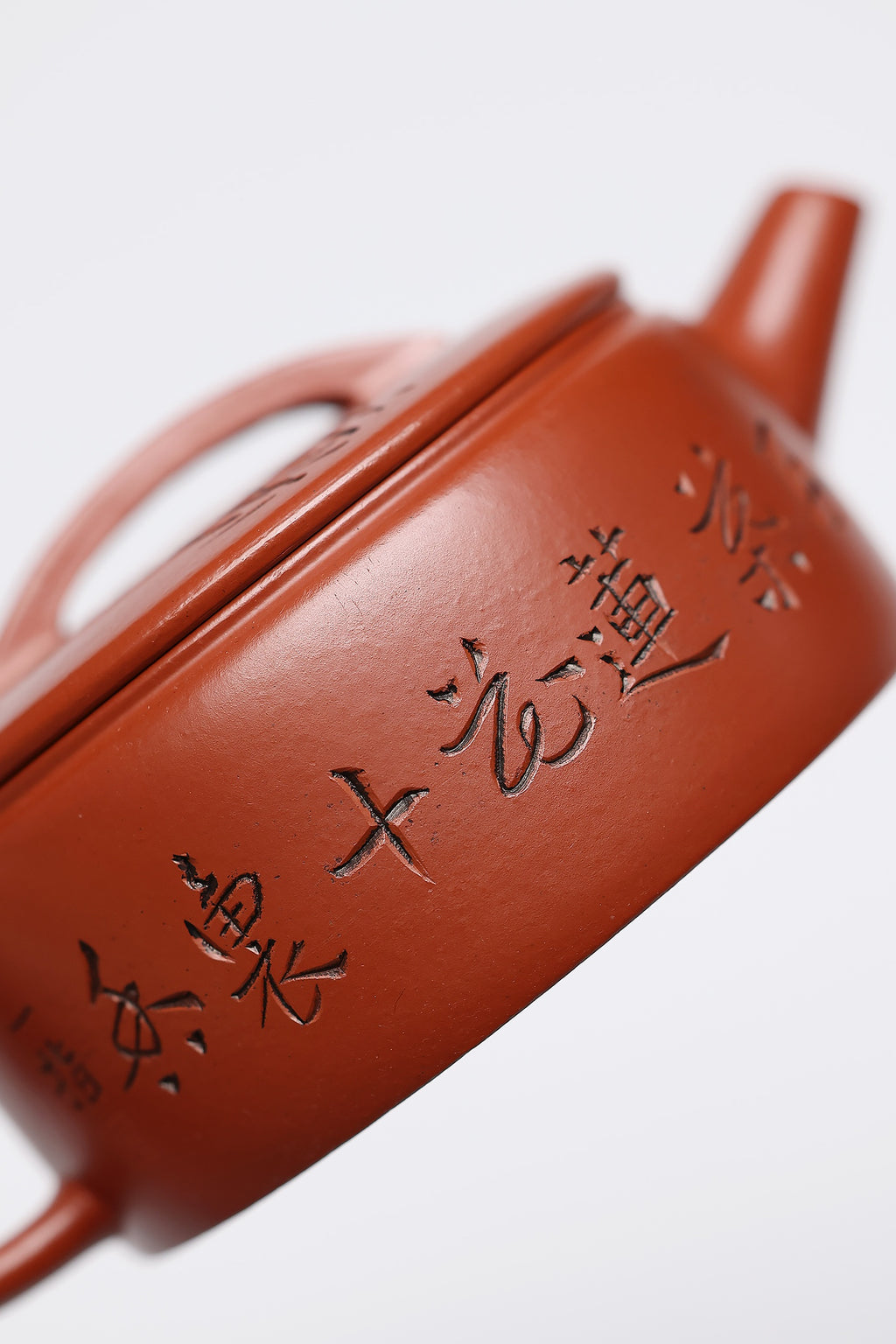 研高经典之作【大红袍】 泥料：极品大红袍 容量：160cc 作者：韩小虎 研究员级高级工艺美术师