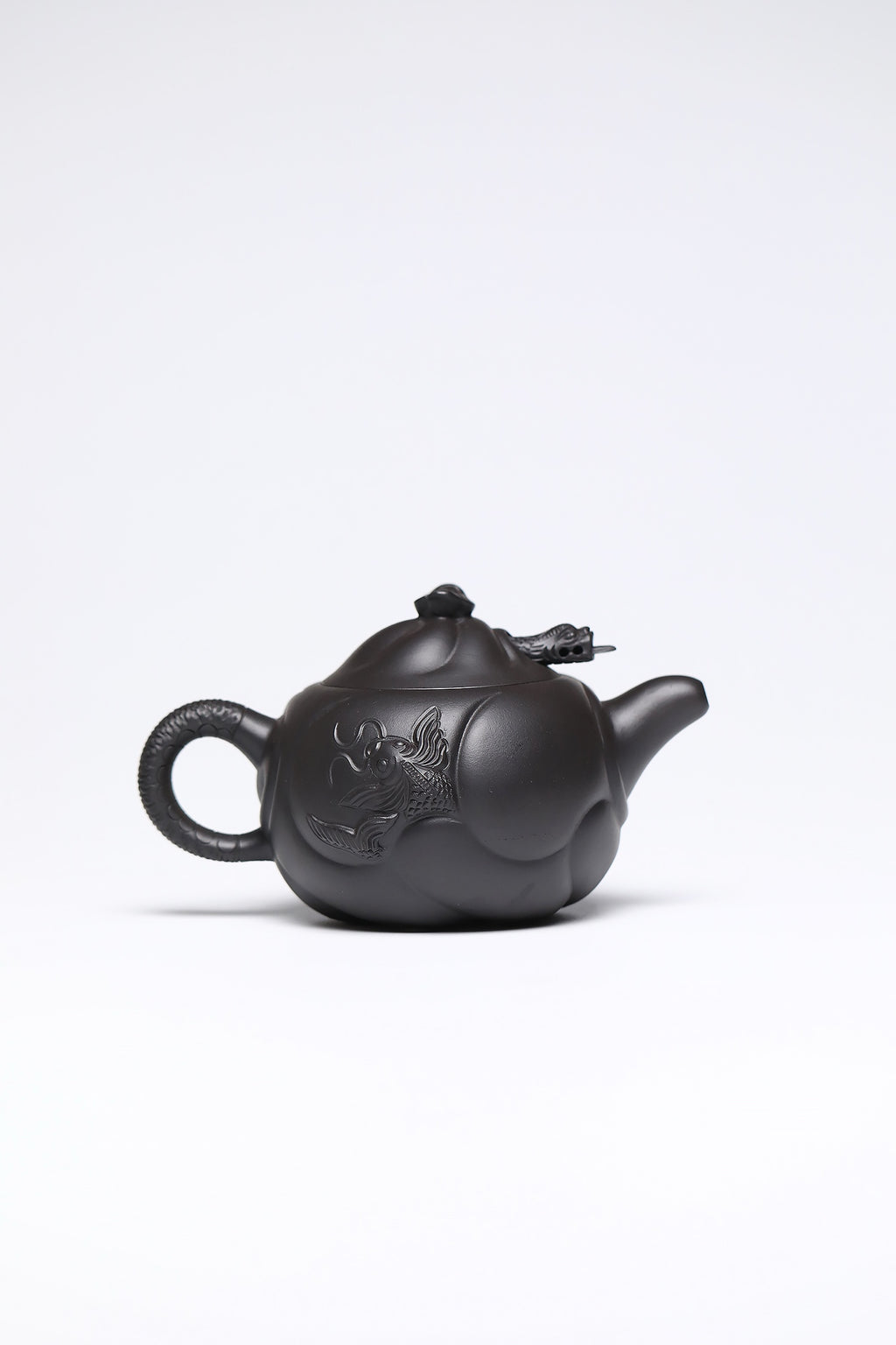研高经典之作【云龙壶】 泥料：极品高黑料 容量：350cc 作者：韩小虎 研究员级高级工艺美术师
