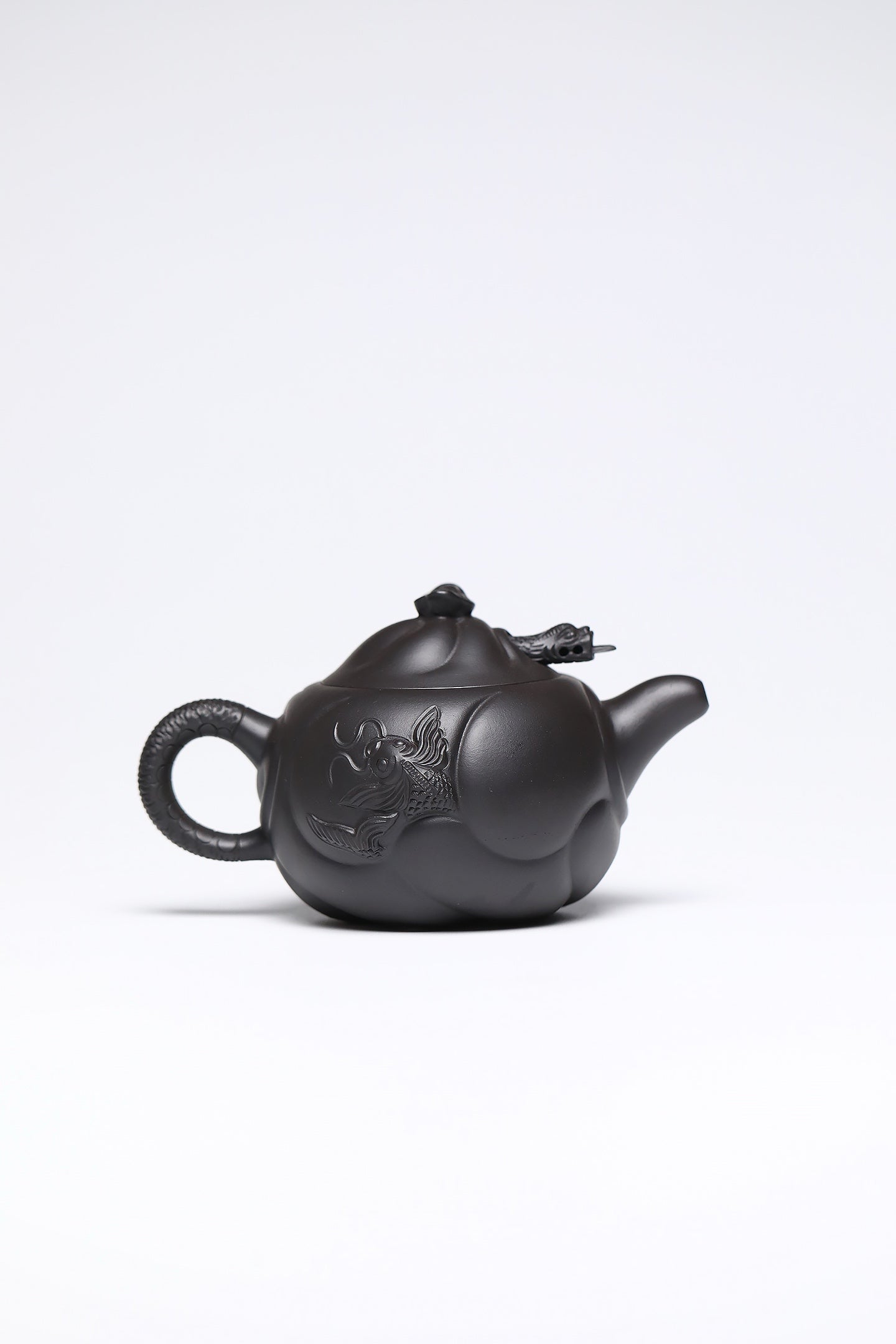 研高经典之作【云龙壶】 泥料：极品高黑料 容量：350cc 作者：韩小虎 研究员级高级工艺美术师