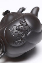 研高经典之作【云龙壶】 泥料：极品高黑料 容量：350cc 作者：韩小虎 研究员级高级工艺美术师