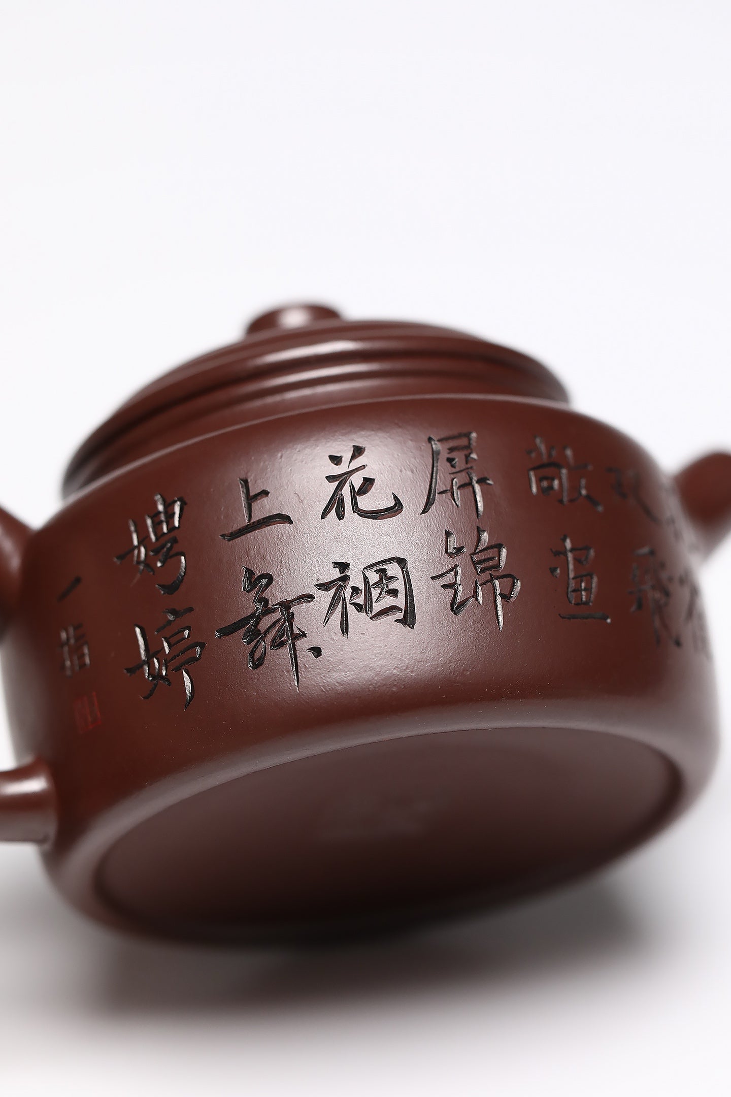 研高经典之作【德中】 泥料：极品紫朱泥 容量：180cc 作者：韩小虎 研究员级高级工艺美术师