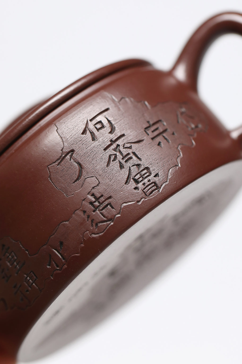 研高经典之作【汉瓦】 泥料：极品紫朱泥 容量：150cc 作者：韩小虎 研究员级高级工艺美术师
