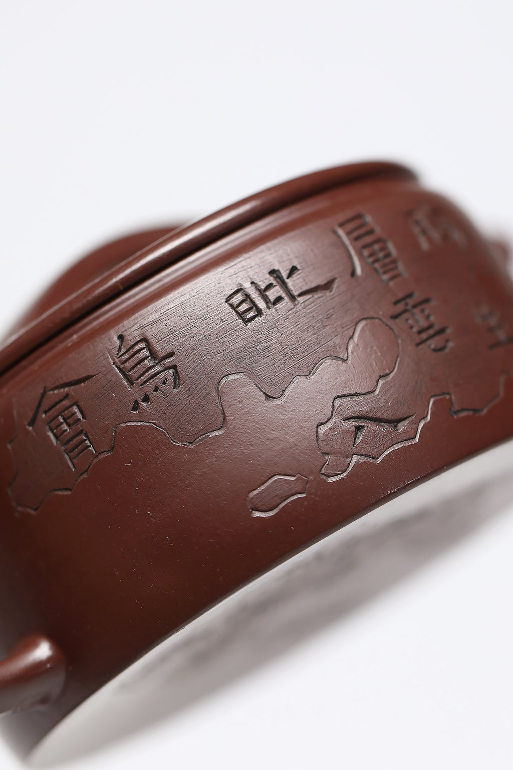 研高经典之作【汉瓦】 泥料：极品紫朱泥 容量：150cc 作者：韩小虎 研究员级高级工艺美术师