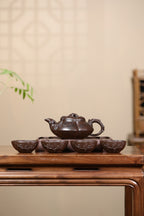 匠心之作·收藏重器 —【上合梅套组】 泥料：紫泥调砂·375cc 作者：沈遽华  正高级工艺美术师