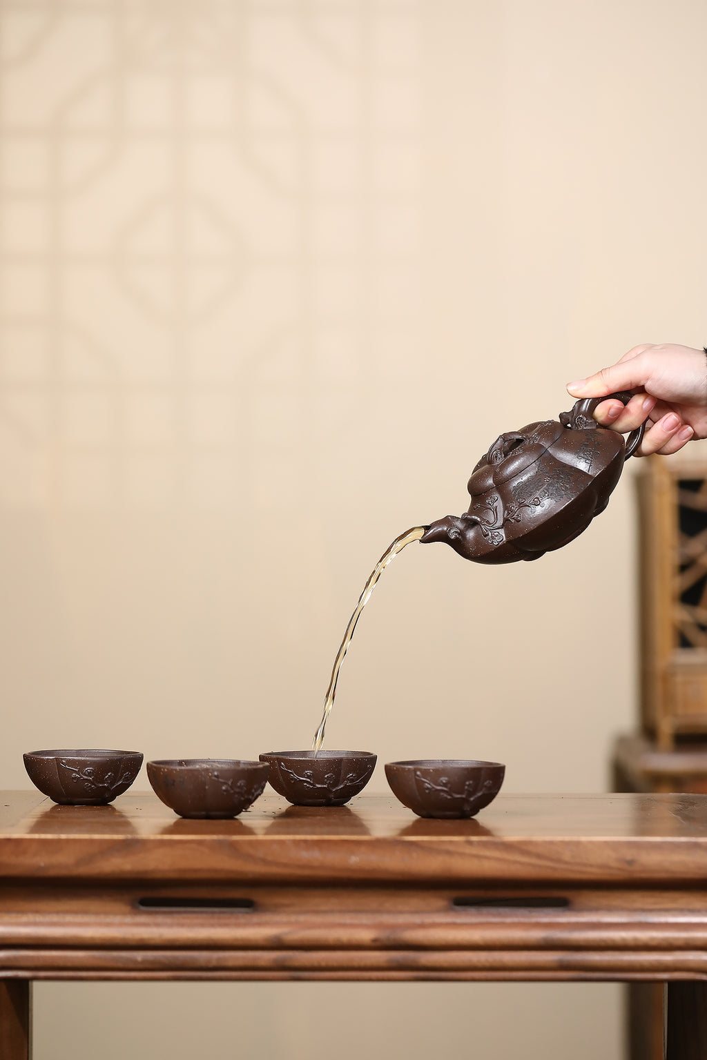 匠心之作·收藏重器 —【上合梅套组】 泥料：紫泥调砂·375cc 作者：沈遽华  正高级工艺美术师