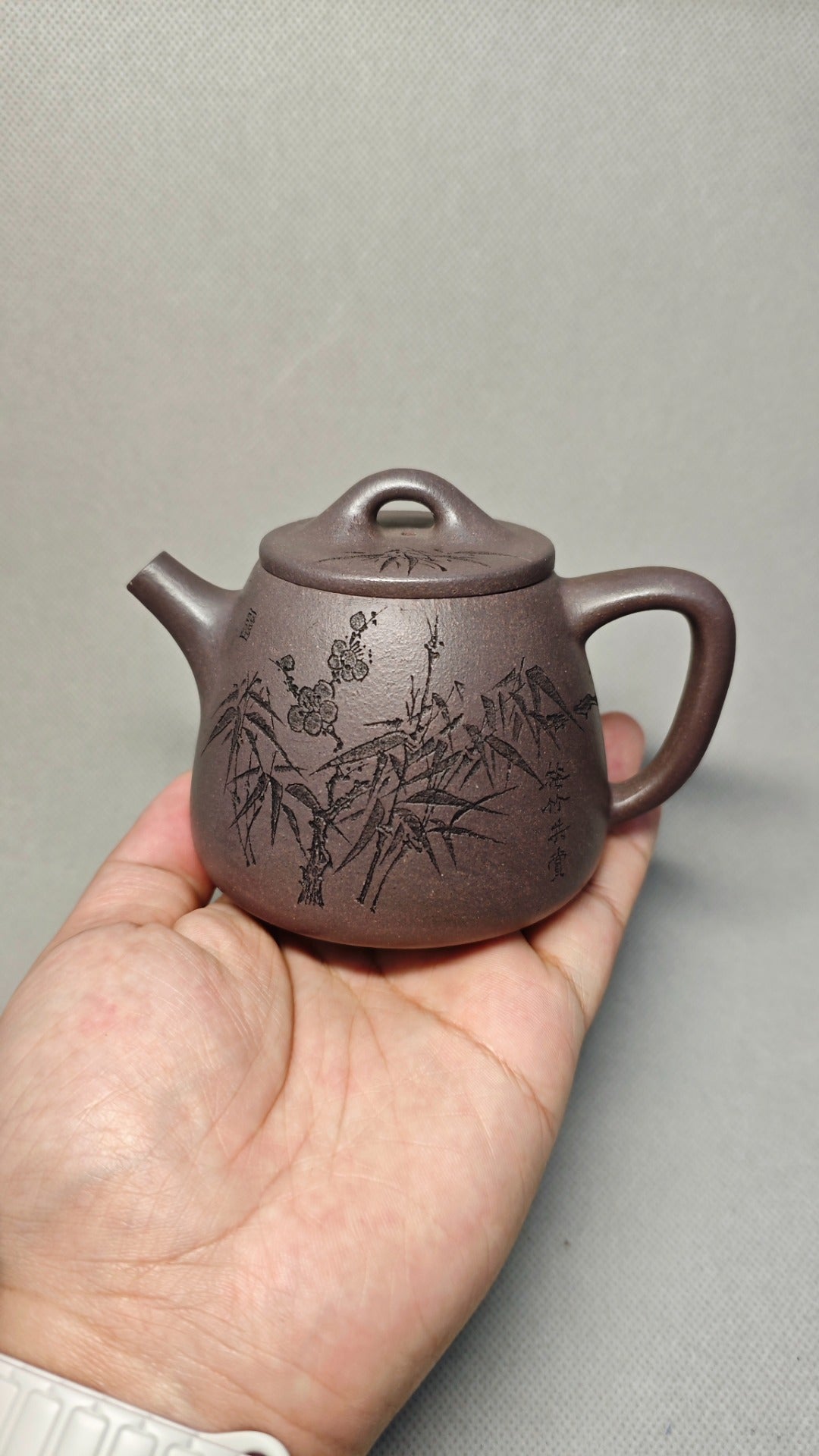 证书全配套 【高石瓢】  制壶：焦亚强   (国家级工艺美术师) 泥料：原矿青段泥 容量：260cc 孔数：14孔