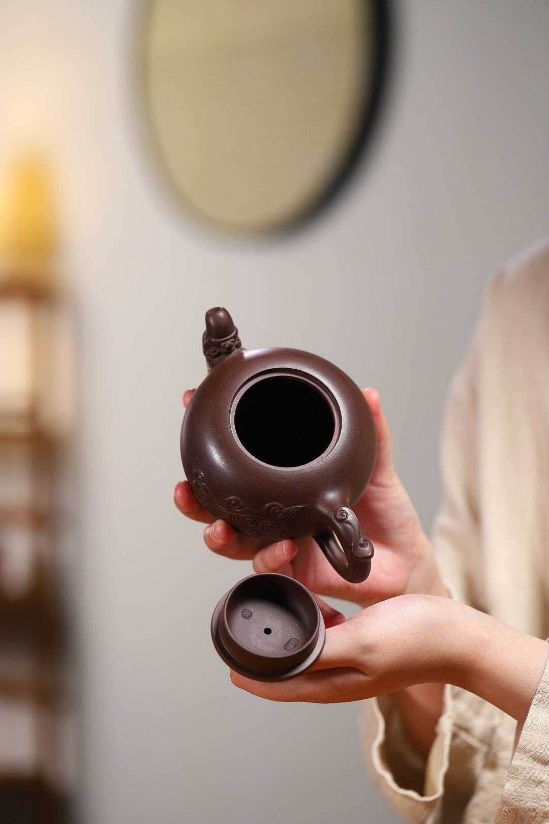 【一粒珠】 制壶：沈群（国家级工艺美术师） 原矿紫泥 容量330cc  孔数9孔