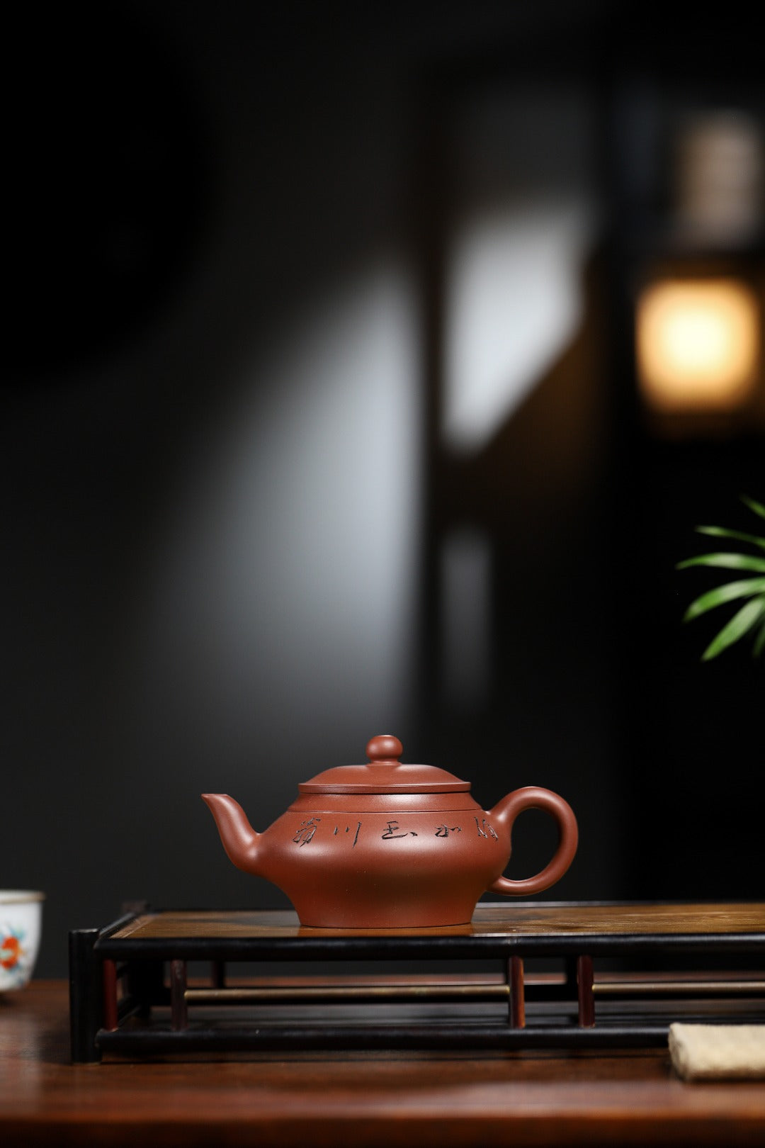 【虚扁】 制壶：赵信军（国家级工艺美术师） 泥料：原矿底槽清 容量：220cc  孔数9孔