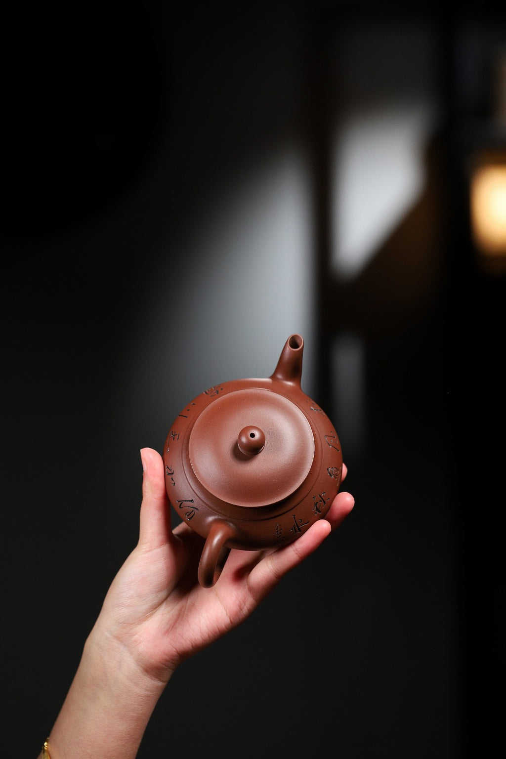 【虚扁】 制壶：赵信军（国家级工艺美术师） 泥料：原矿底槽清 容量：220cc  孔数9孔