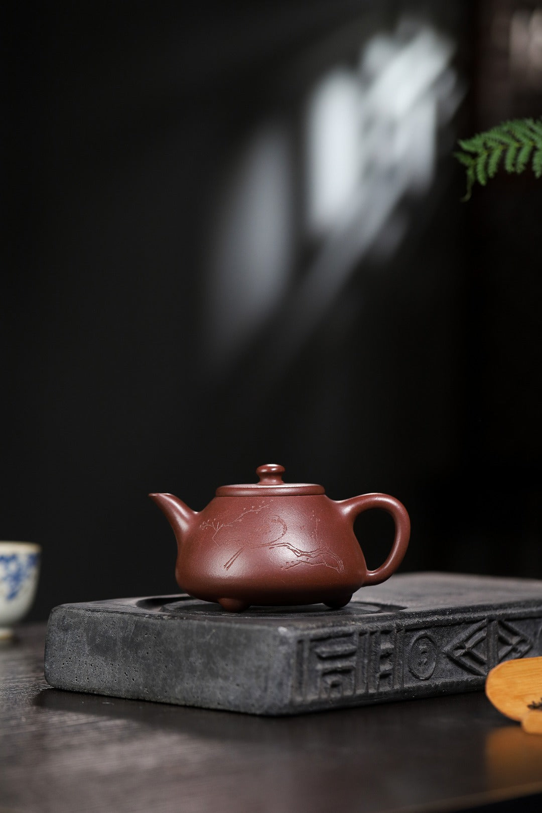 【石瓢】 制壶：王月芬（国家级工艺美术师） 泥料：原矿紫泥 容量：250cc  孔数：10孔