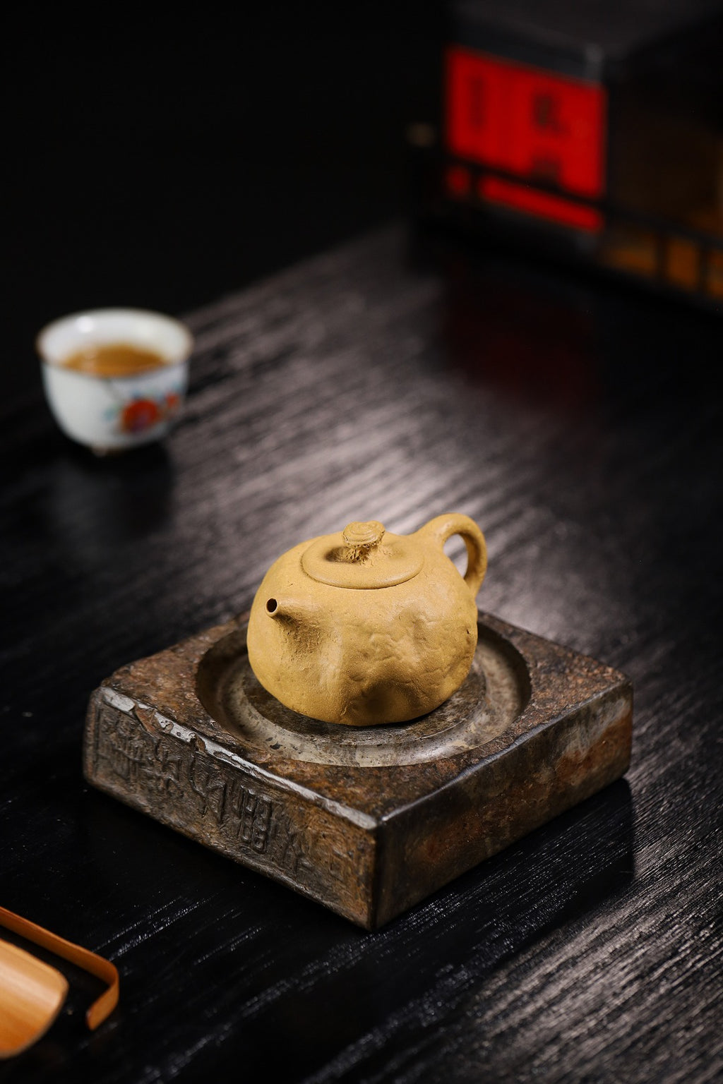 【供春】 泥料：原矿黄段 容量：200cc  孔数：7孔
