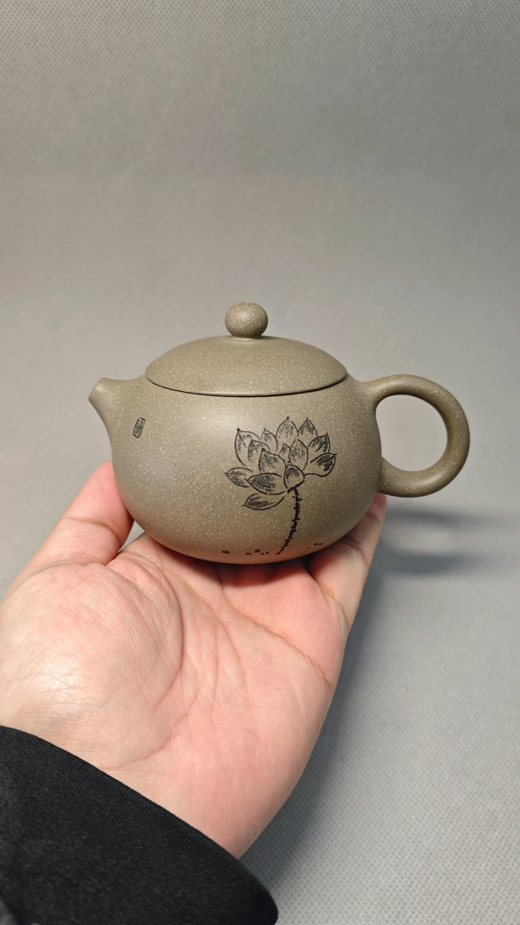 【西施】 制壶：许响新（国家级助理工艺美术师） 泥料：原矿青段泥 容量：240cc