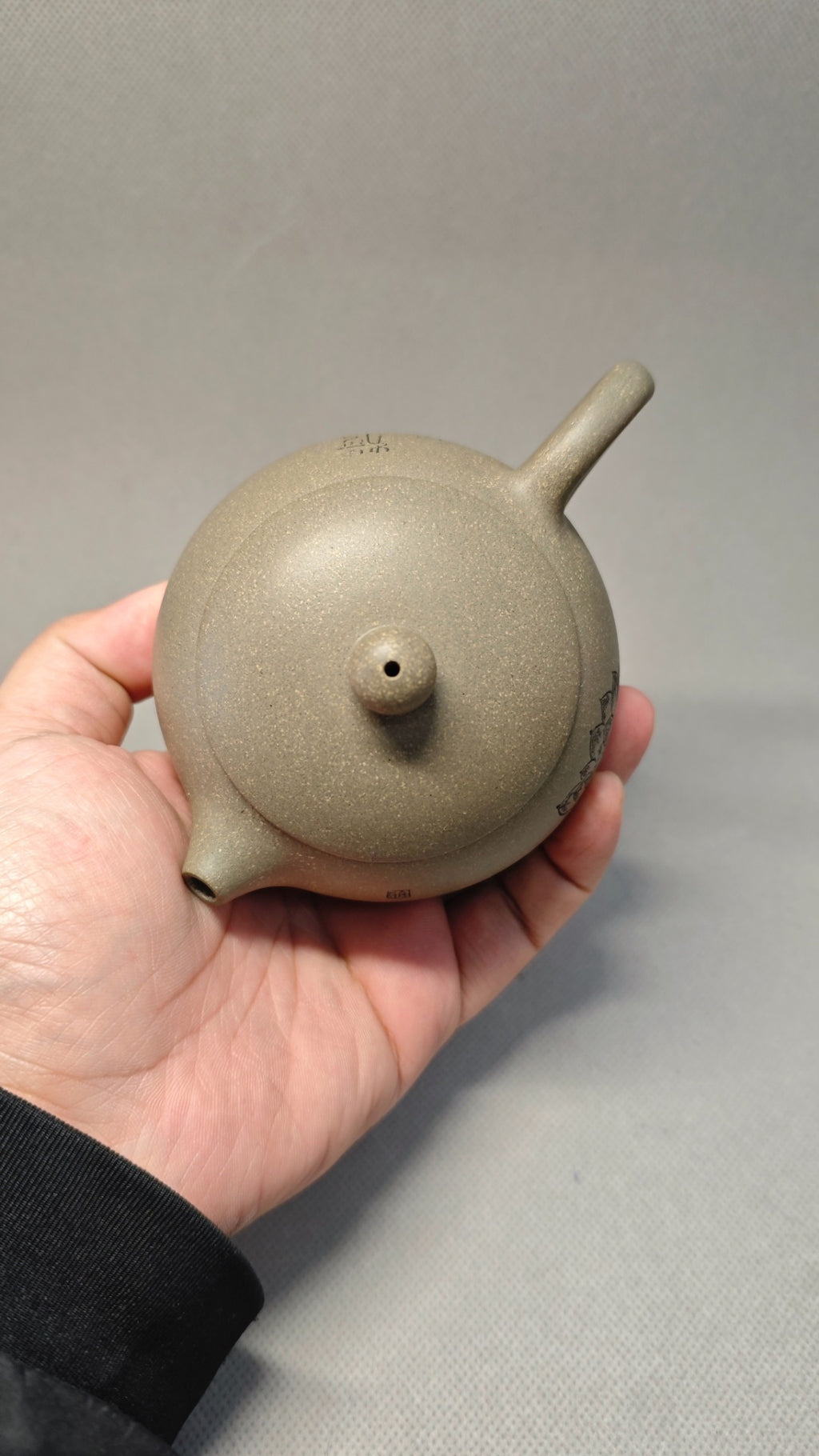 【西施】 制壶：许响新（国家级助理工艺美术师） 泥料：原矿青段泥 容量：240cc