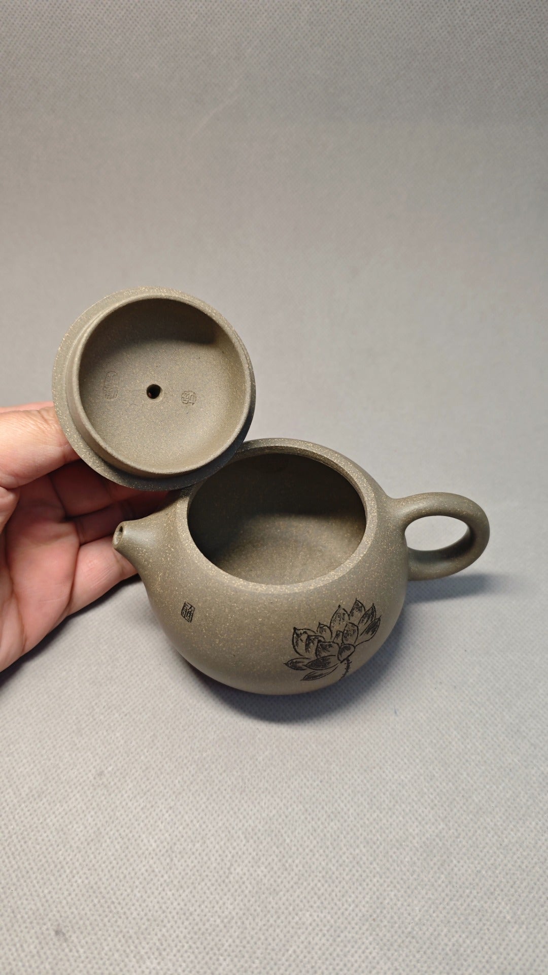 【西施】 制壶：许响新（国家级助理工艺美术师） 泥料：原矿青段泥 容量：240cc