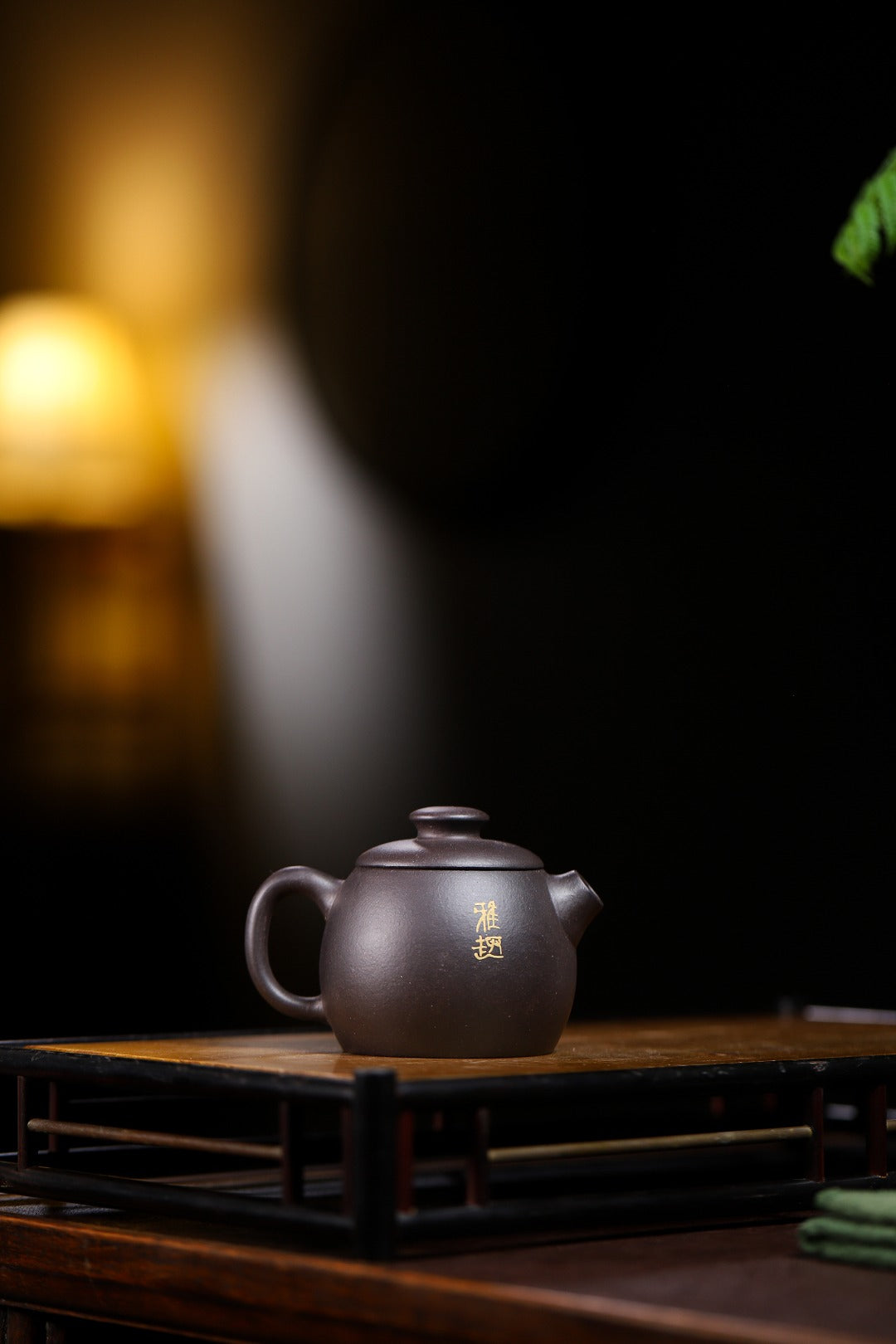 【巨轮】 制壶：沈梅红（国家级工艺美术师） 泥料：原矿黑料 容量：150cc 14孔