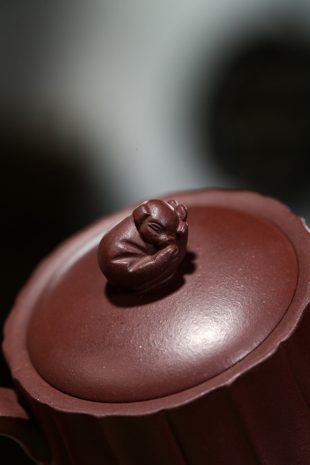 【菱花宫灯】 制壶：许响新（国家级助理工艺美术师） 泥料：原矿紫泥 容量：240cc