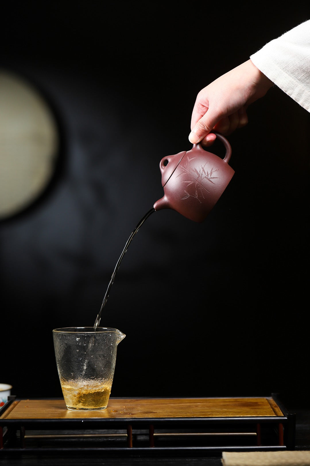 证书配套齐全 【名称】小秦权 【容量】220cc【泥料】原矿紫泥 【作者】许响新（国家级助理工艺美术师）