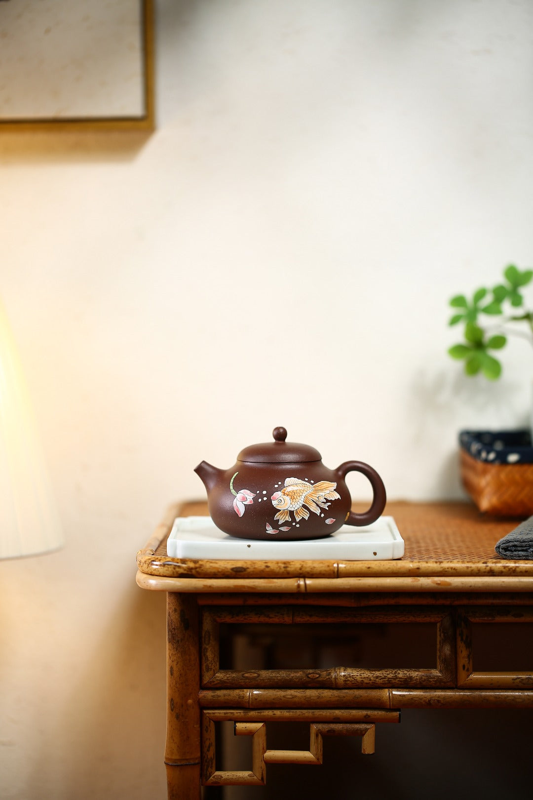 证书配套齐全 【名称】扁文旦（泥绘）【容量】230CC 【泥料】原矿紫泥 【作者】许响新（国家级助理工艺美术师）