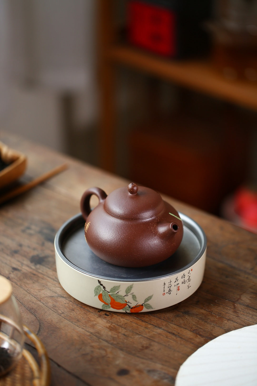 证书配套齐全 【名称】扁文旦（泥绘）【容量】230CC 【泥料】原矿紫泥 【作者】许响新（国家级助理工艺美术师）