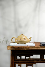 【名称】汉棠石瓢(刻绘金蟾) 【容量】170cc 【泥料】原矿芝麻段 【作者】许响新（助理工艺美术师）