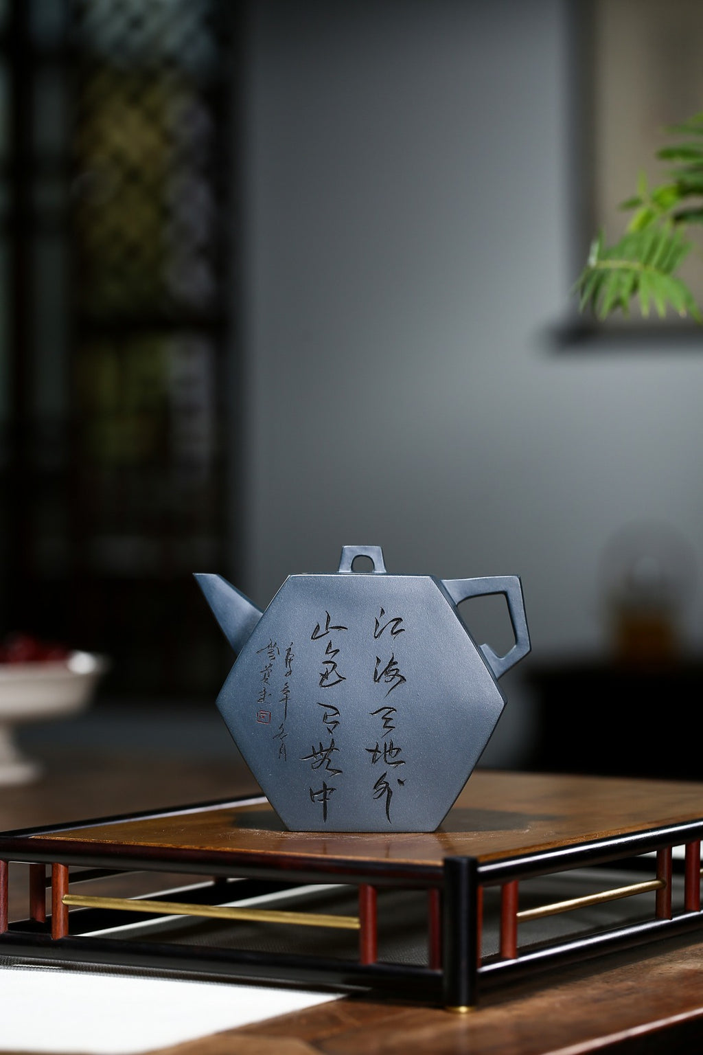【饮月】 制壶：刘彩萍（国家级工艺美术师） 泥料：原矿绿泥 容量：350cc