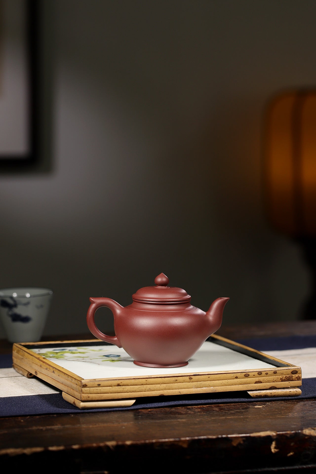 【笑樱】 制壶：范俊华 （国家级工艺美术师） 泥料：原矿紫泥 容量：230cc