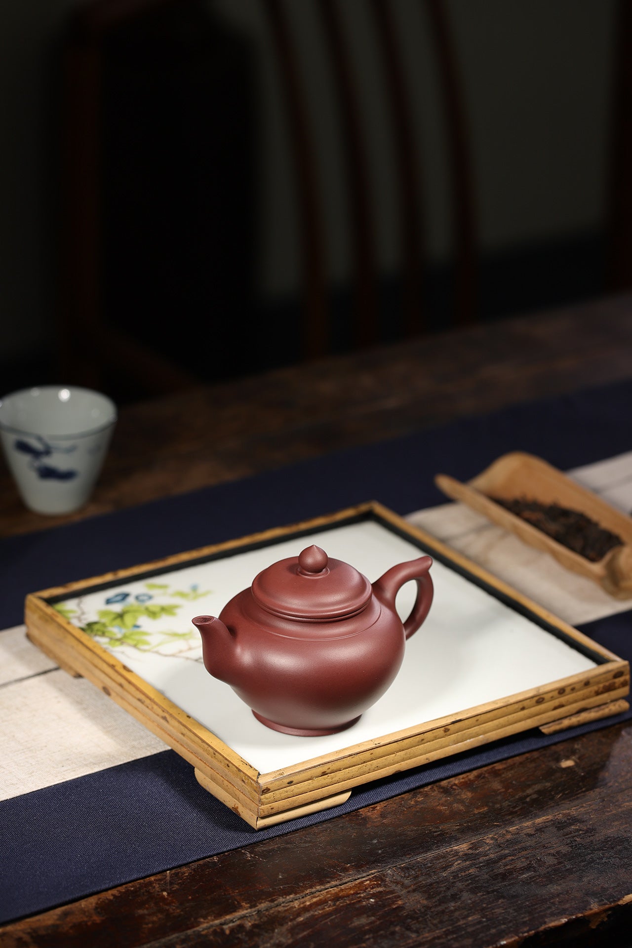 【笑樱】 制壶：范俊华 （国家级工艺美术师） 泥料：原矿紫泥 容量：230cc