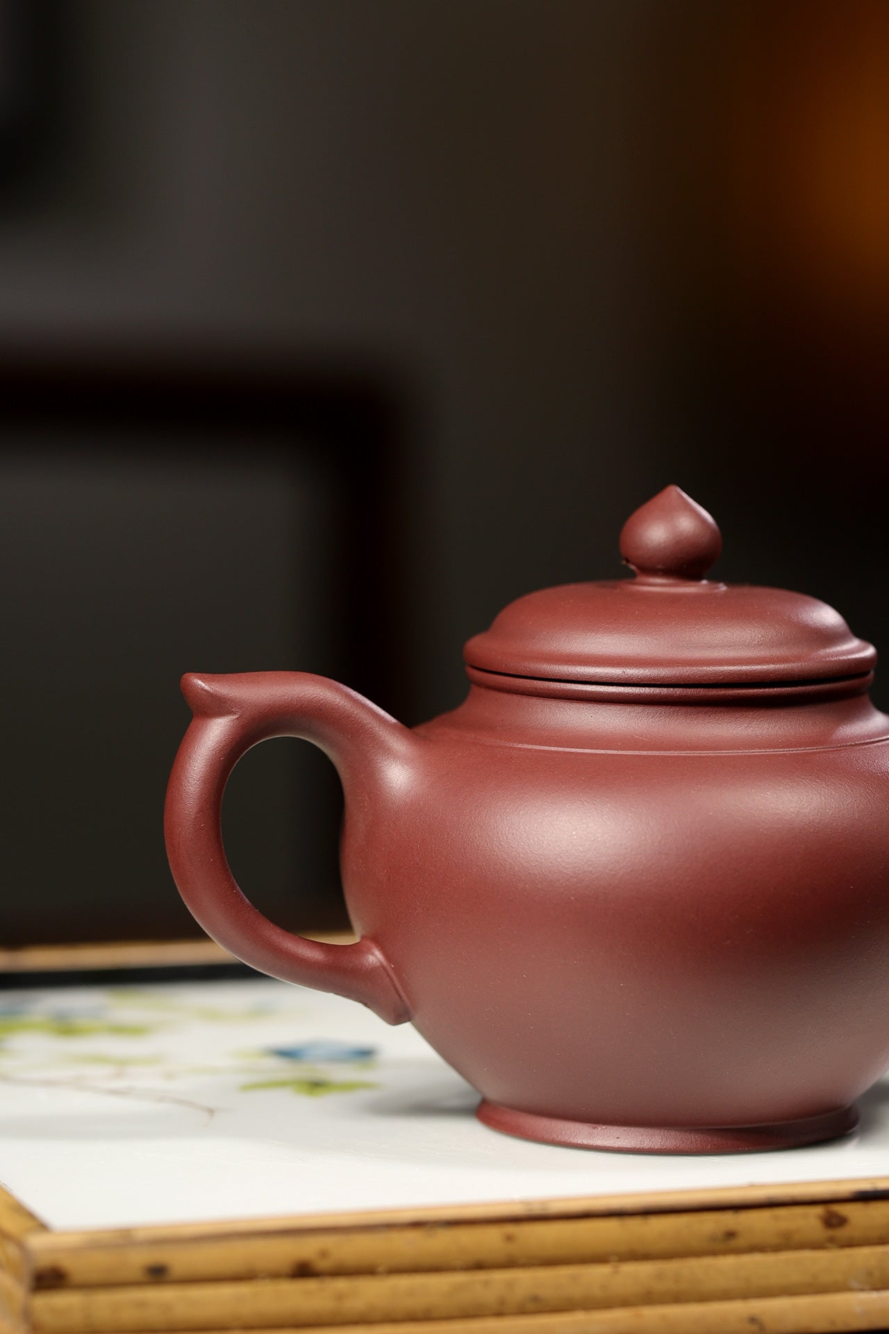 【笑樱】 制壶：范俊华 （国家级工艺美术师） 泥料：原矿紫泥 容量：230cc